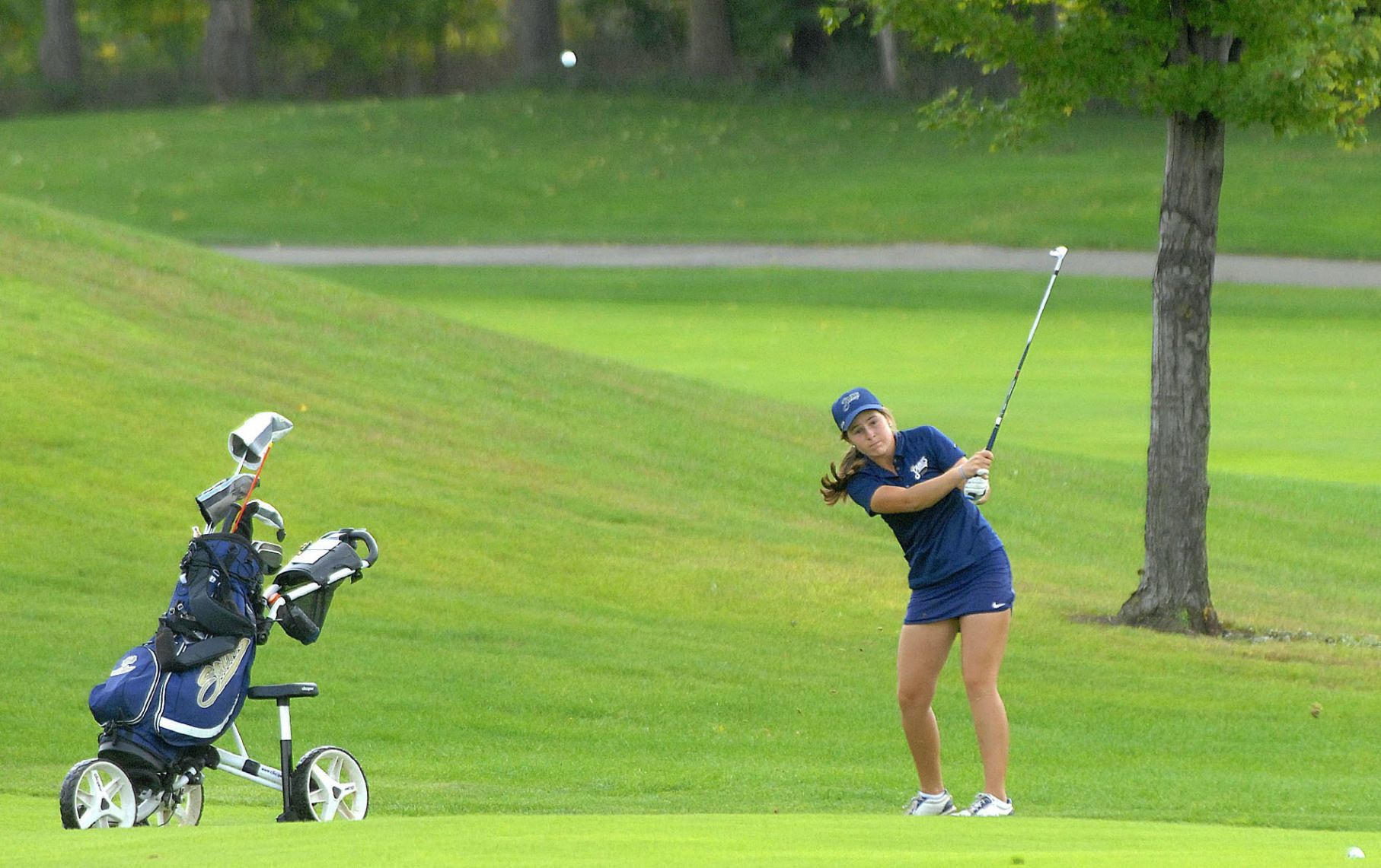 100418-blm-spt-6girlsgolf